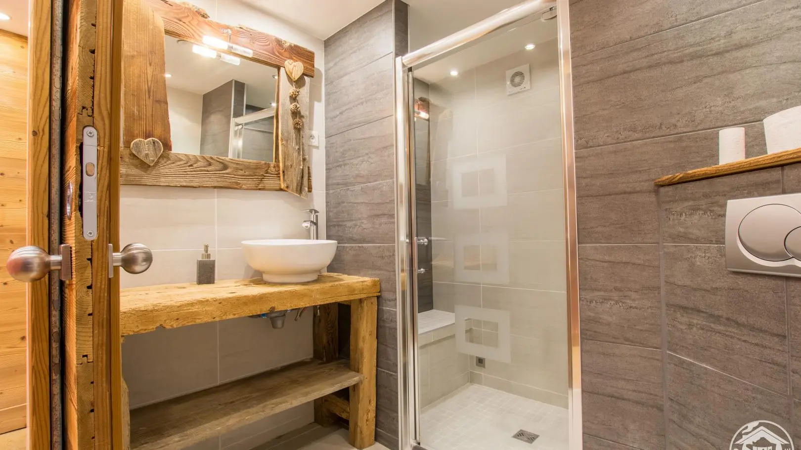 Chambre Cochette pour 4 personnes (+ lit d'appoint en mezzanine)/ 2 espaces couchage.