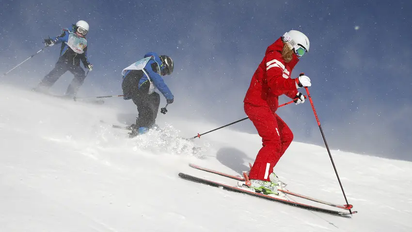 Cours de ski alpin et club Piou-Piou avec l'ESF aux Plans d'Hotonnes