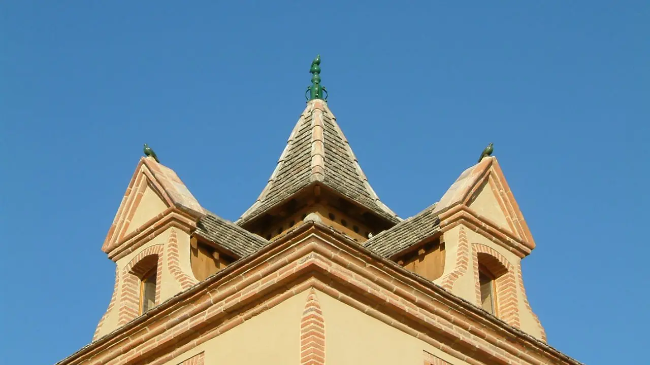 épis de faitage et fenêtres d'envol du XVIII ème siècle