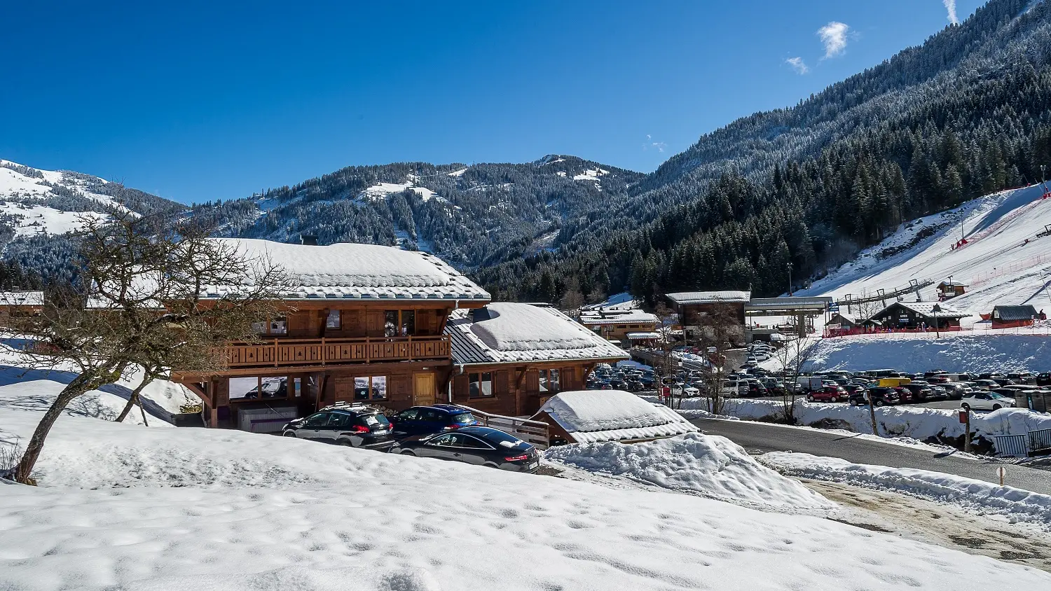 Le chalet sous la neige