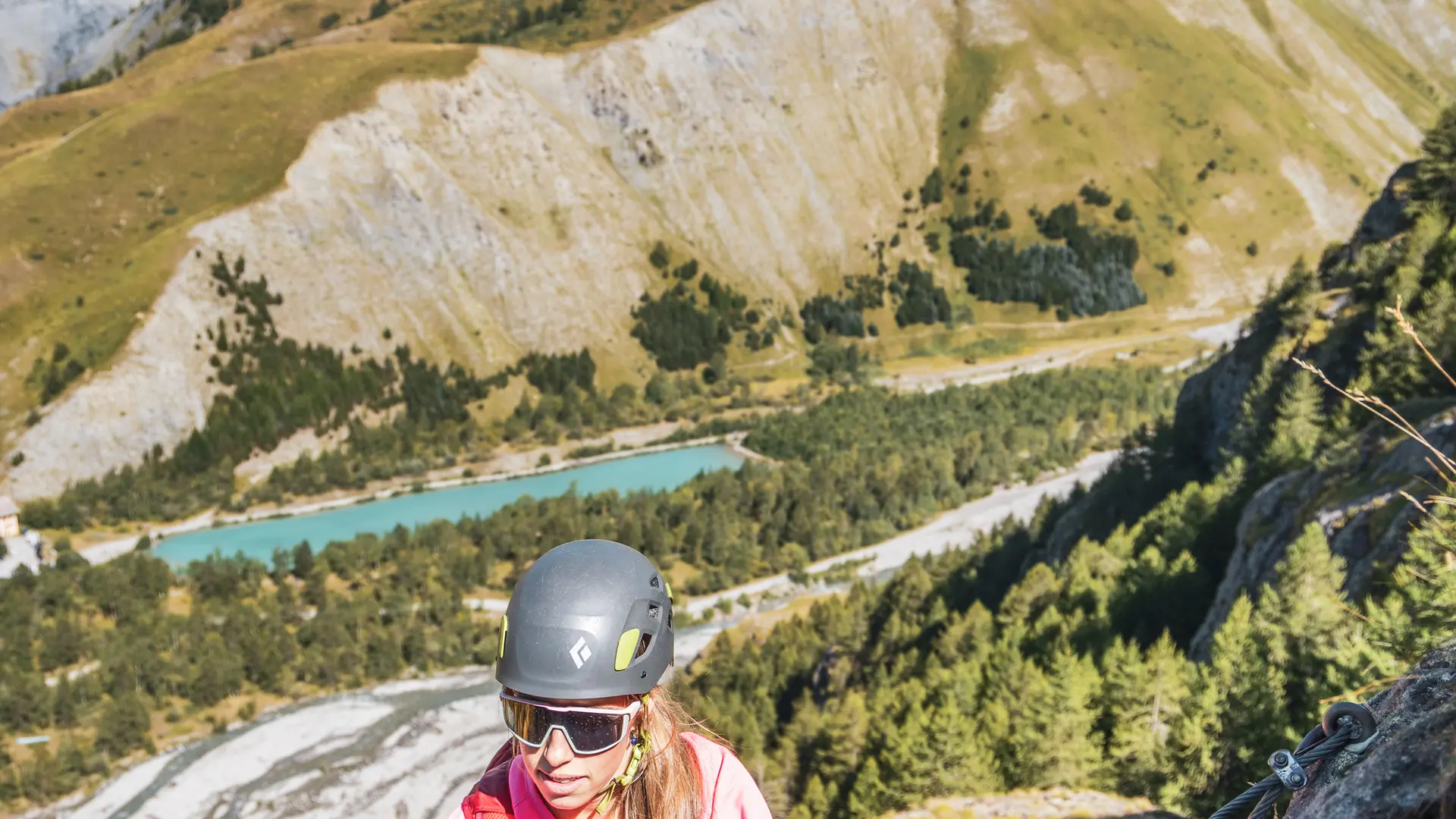 La via ferrata d'Arsine se situe sur les contreforts du massif de la Meije