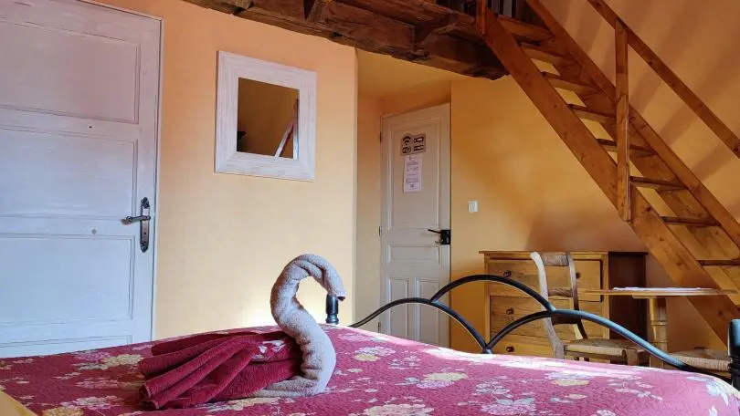 chambre pivoine avec accès escalier pour la mezzanine.