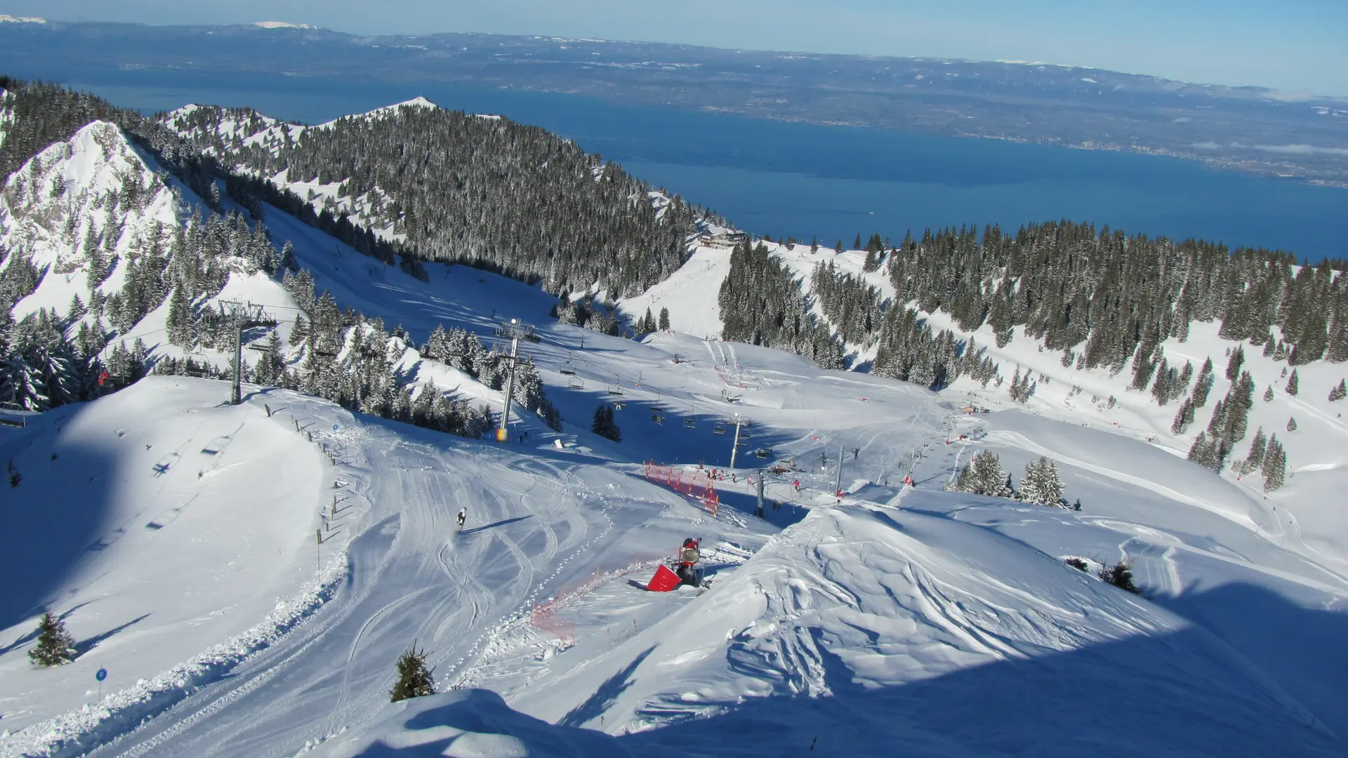 Ski à Thollon avec vue sur le lac Léman