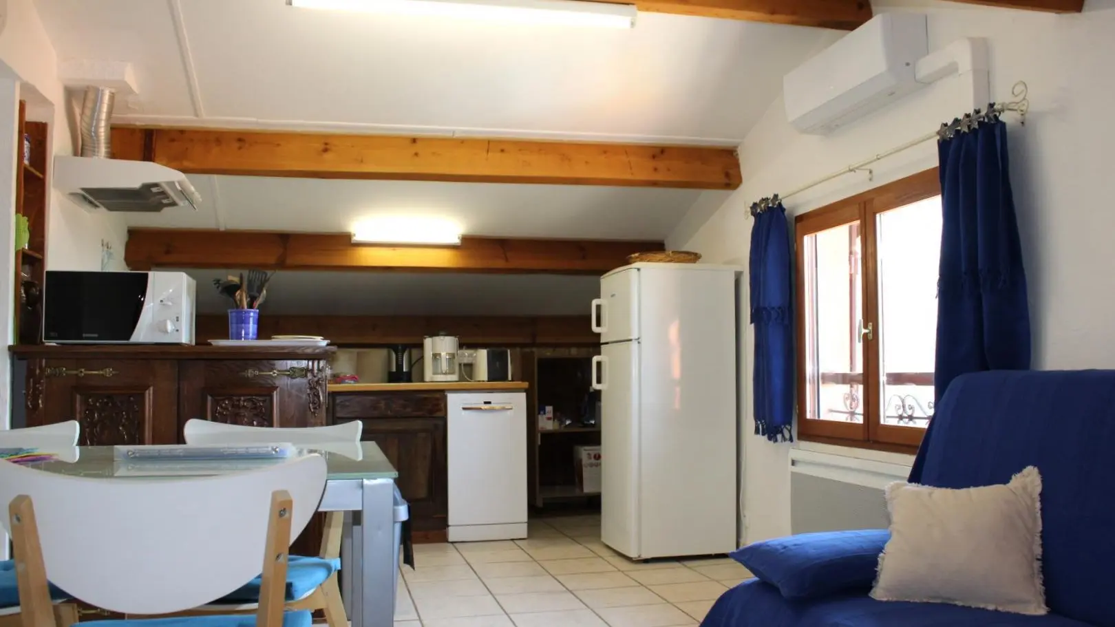 Gîte Chez José-Canapé/Coin repas/Cuisine-Belvédère-Gîtes de France des Alpes-Maritimes