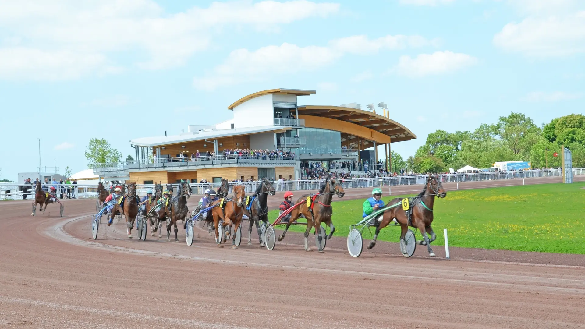 Courses de trot attelé à l'hippodrome de Châtelaillon-Plage