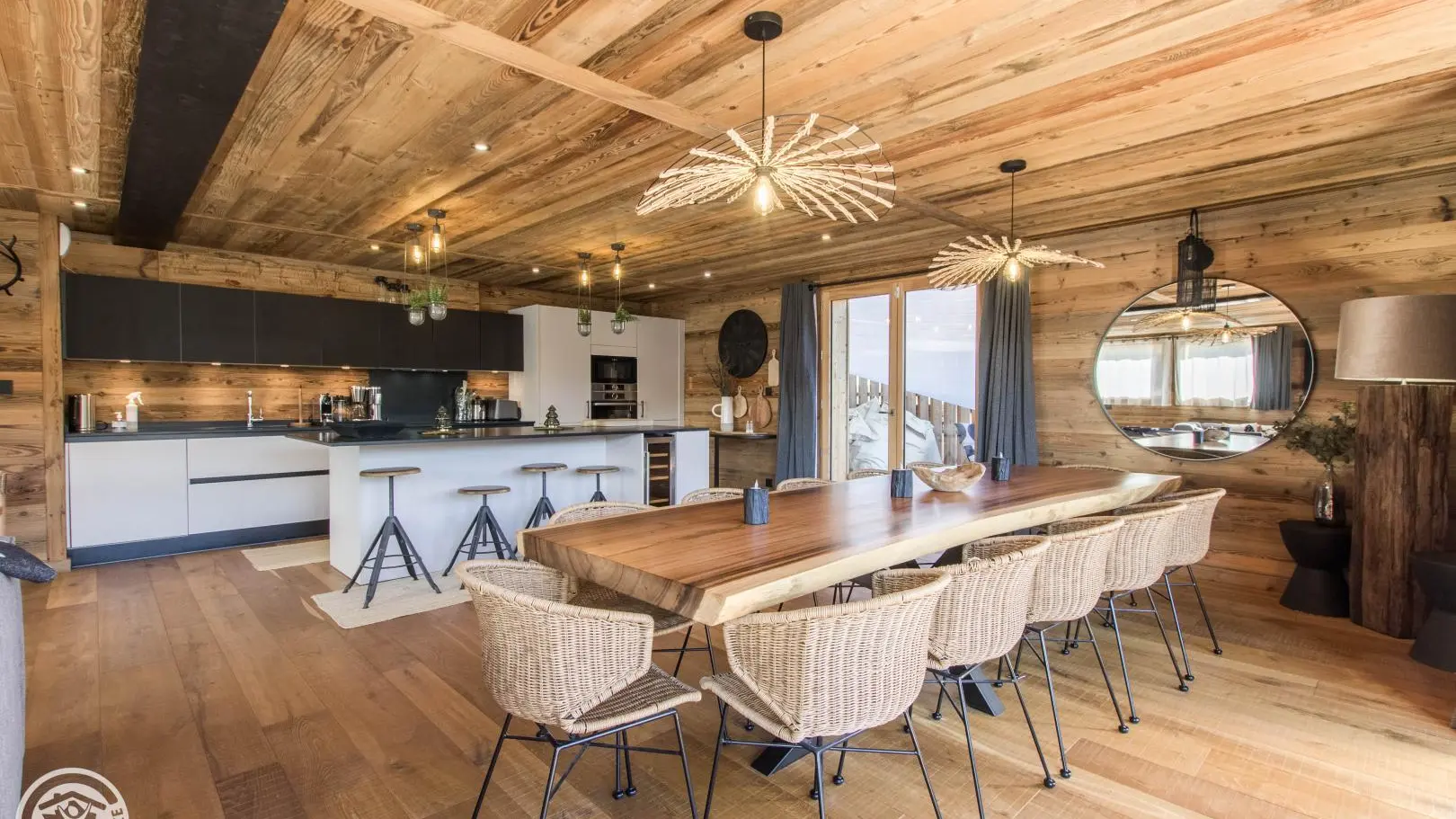 grance table de repas pour 12 personnes