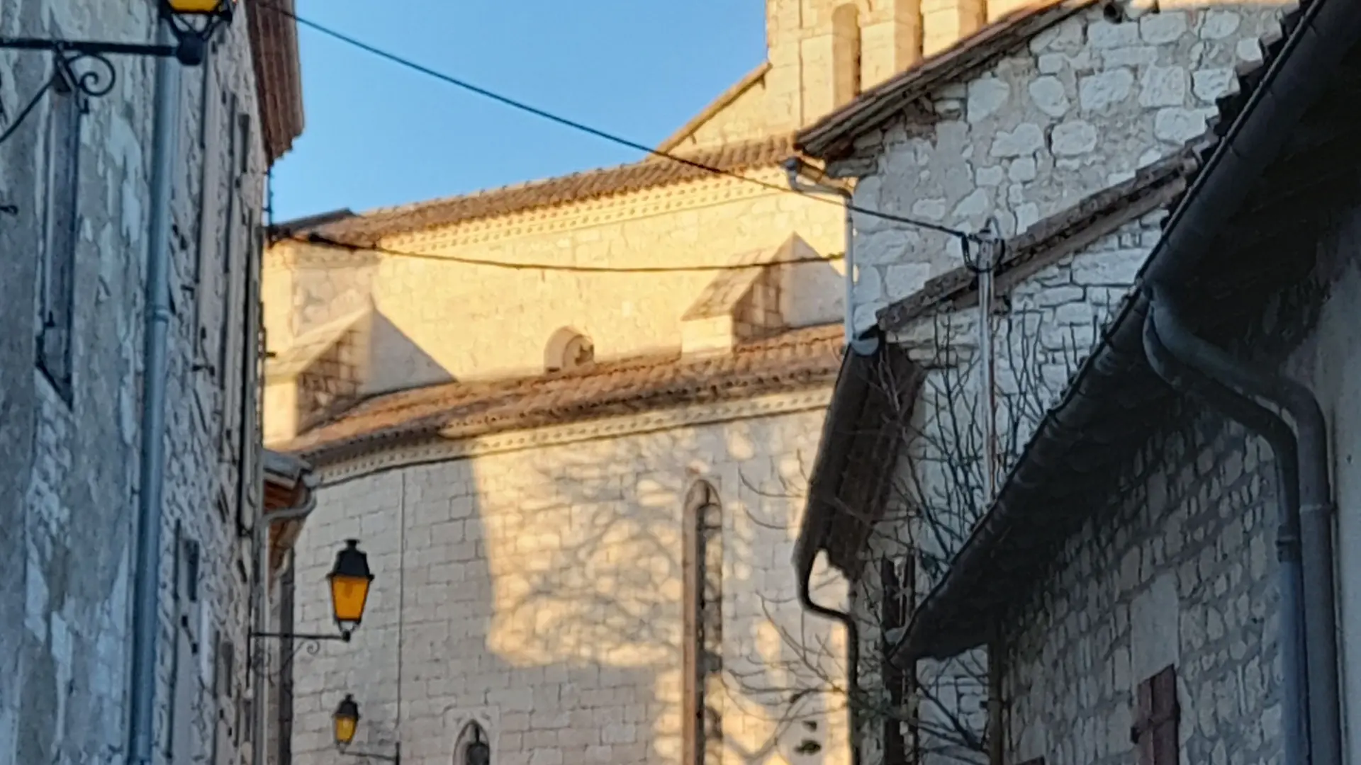 Dans le village de Puylaroque