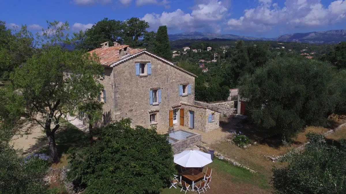 Vue aérienne Bastide dans jardin privatif clos de 8 000 m².