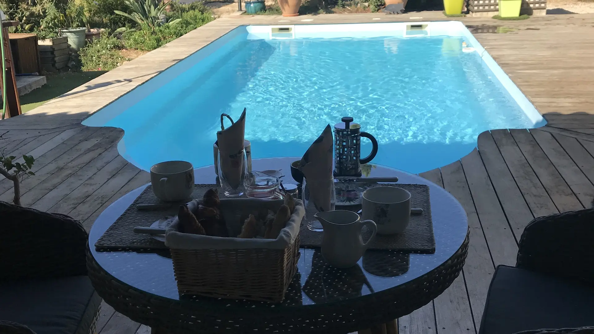 Petit déjeuner en terrasse