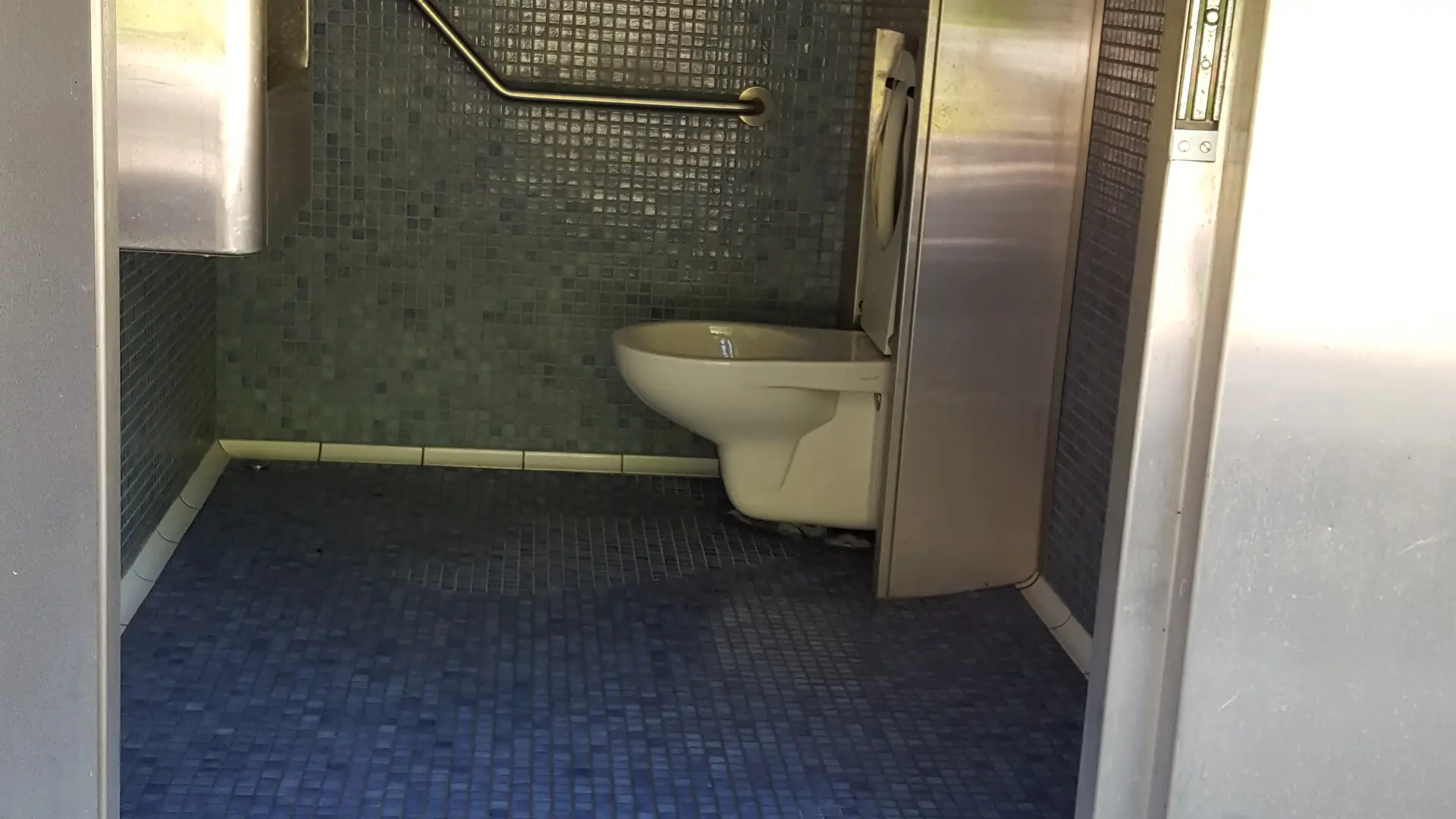 Toilettes publiques Lormay