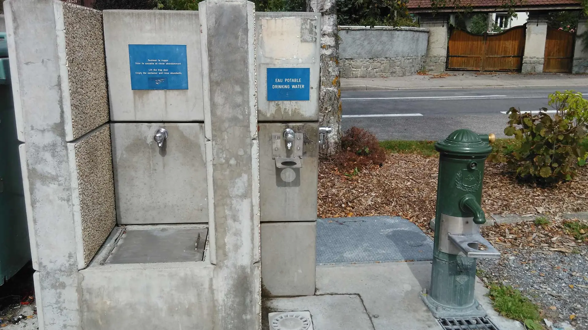point d'eau, vidoir et bac à déchets