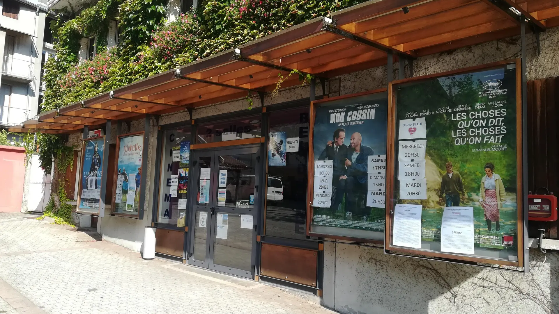 Photo de la façade extérieure du cinéma d'Allevard