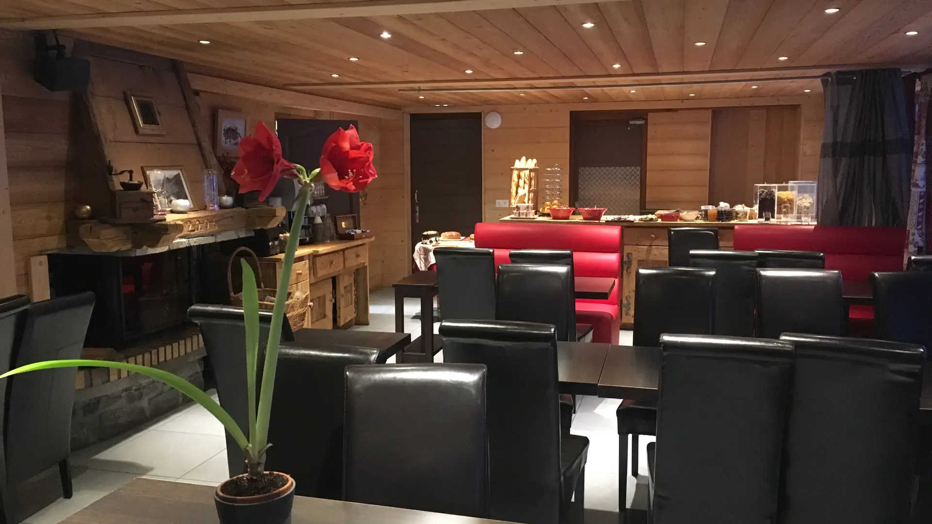 Hôtel Le Schuss salle petit déjeuner