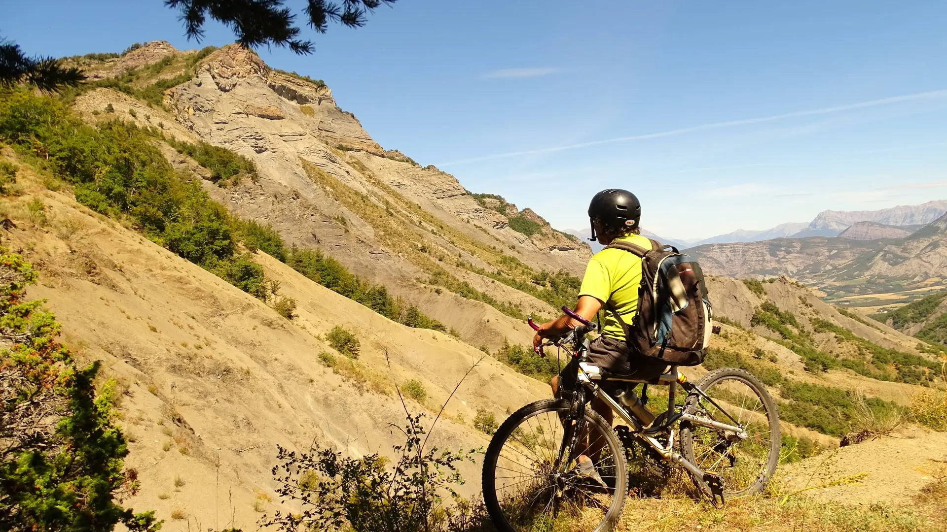 De beaux paysages de moyenne montagne