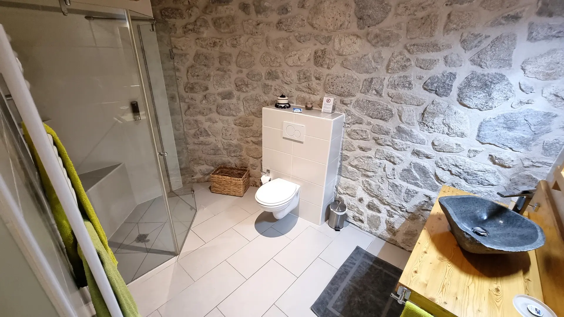 Salle d'eau de la chambre Forêt.