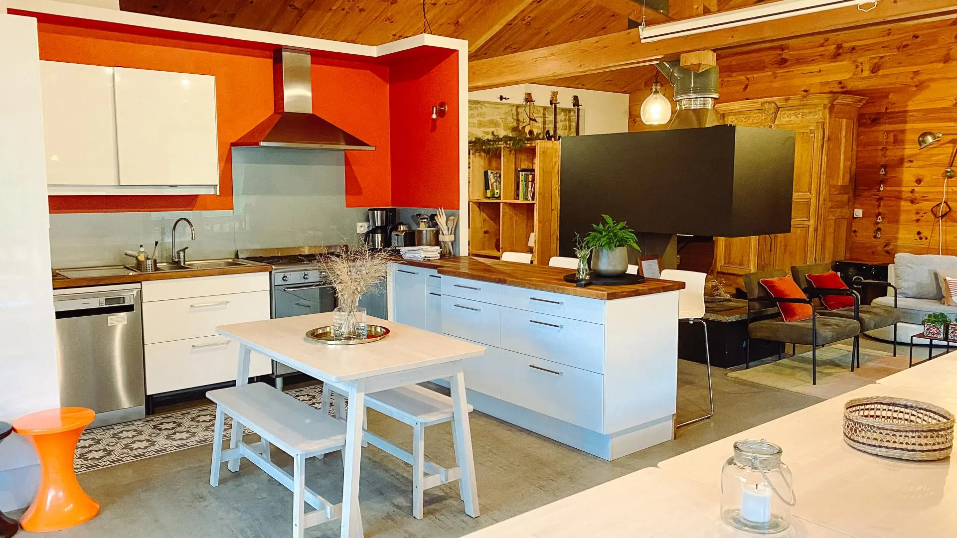La cuisine ouverte sur le salon