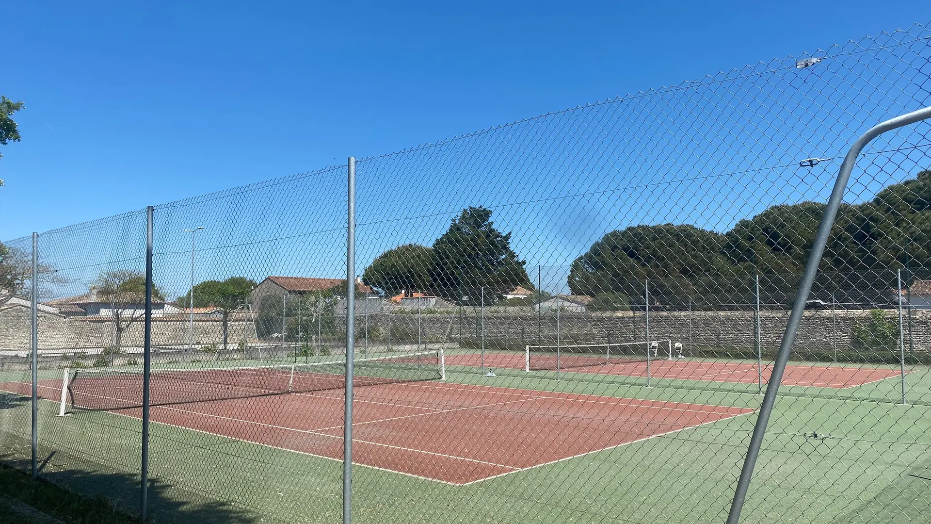 Stages et cours de tennis à La Flotte •