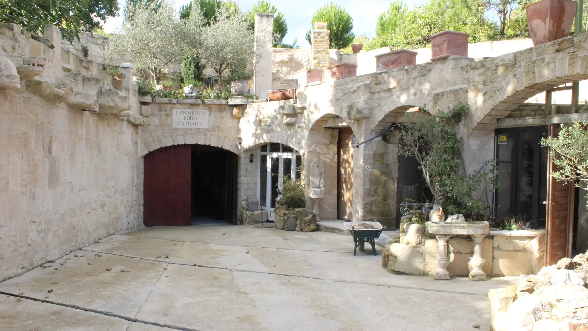 Extérieur de Carrara City