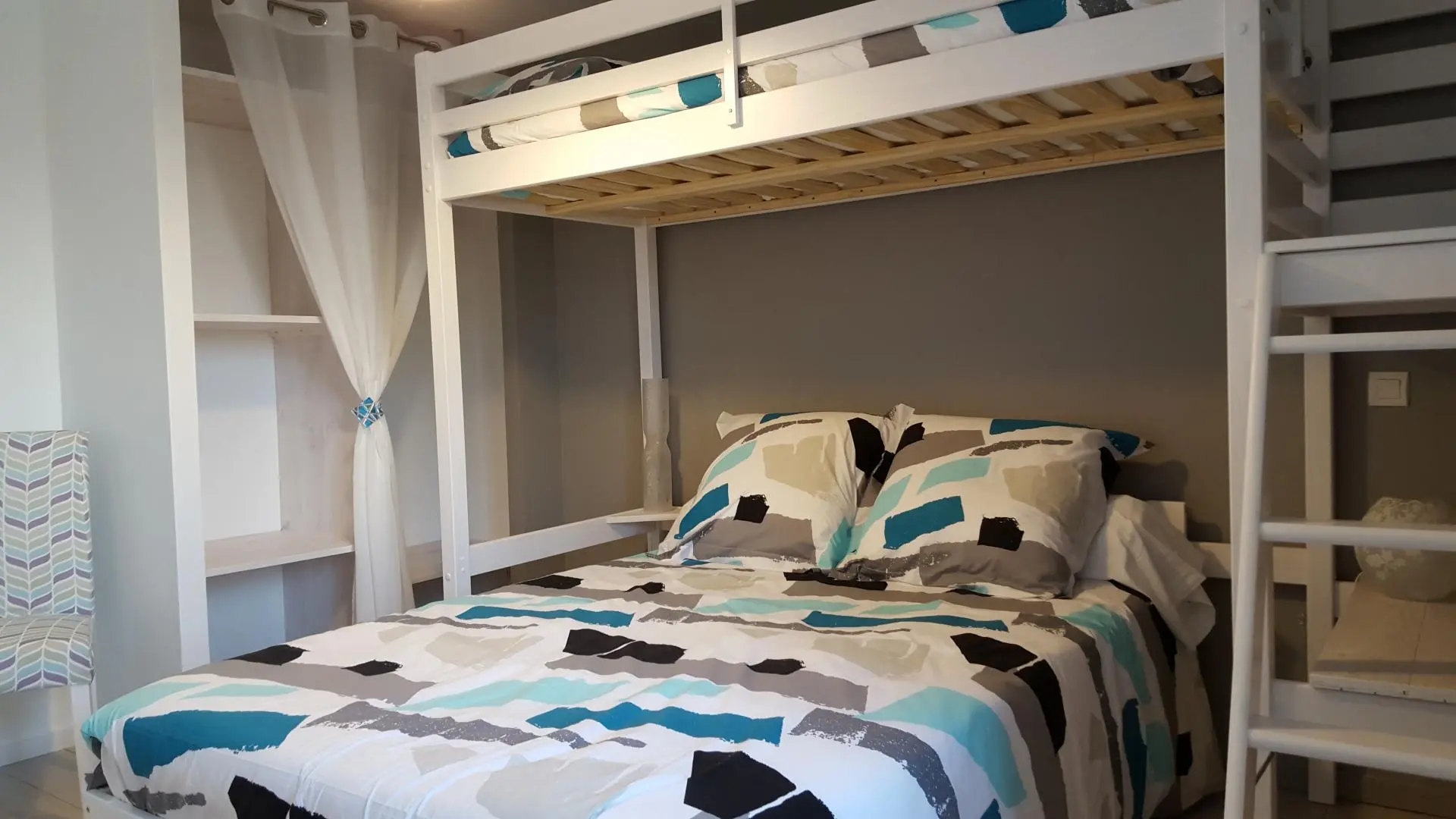 La chambre avec 3 couchages.