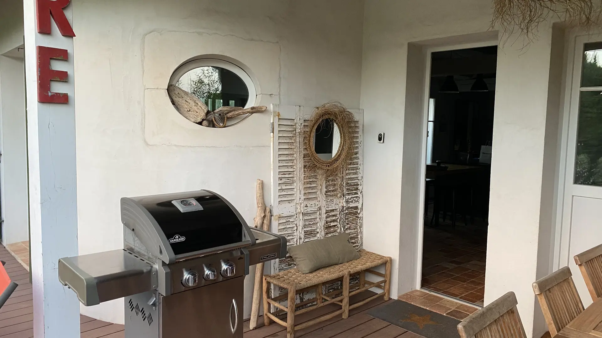 Überdachter Pausenhof