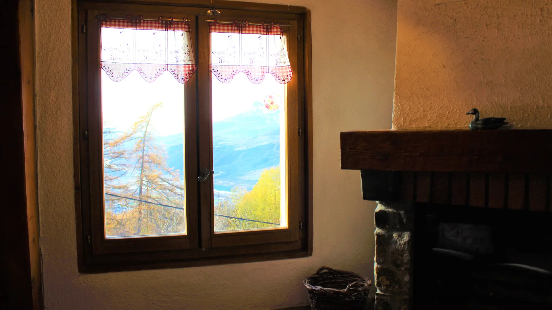 Coin salon vue sur la vallée