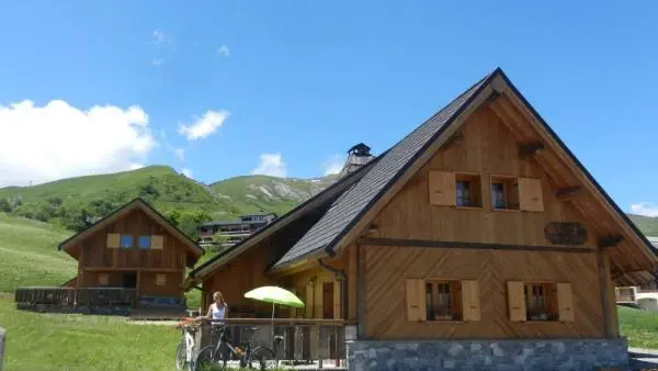 Chalet Le Lénanska - La Toussuire - Savoie - vue extérieure en été
