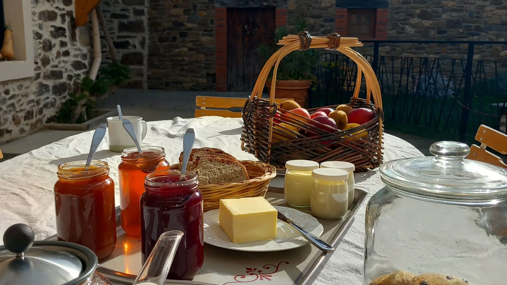 Petit déjeuner en terrasse
