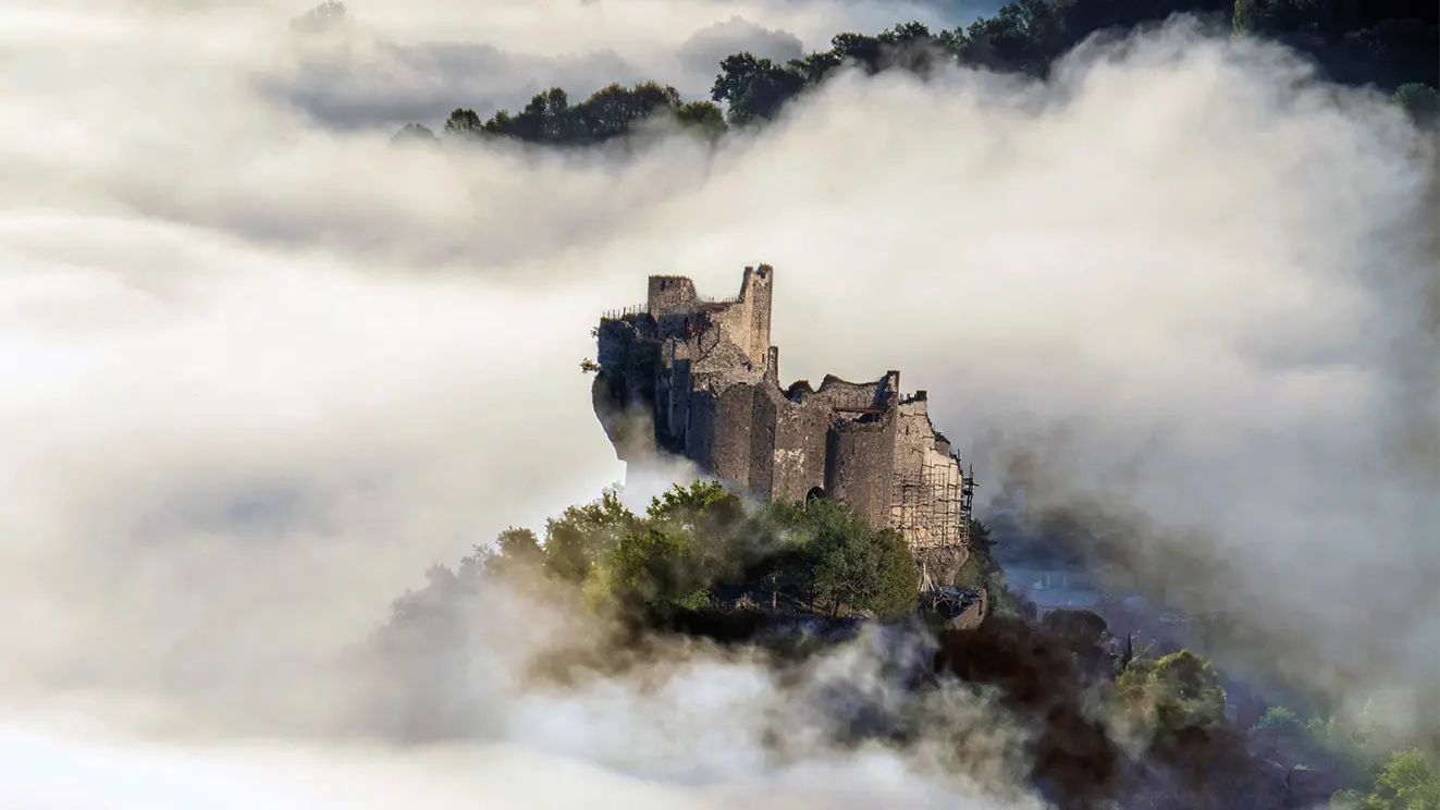 Forteresse dans les nuages