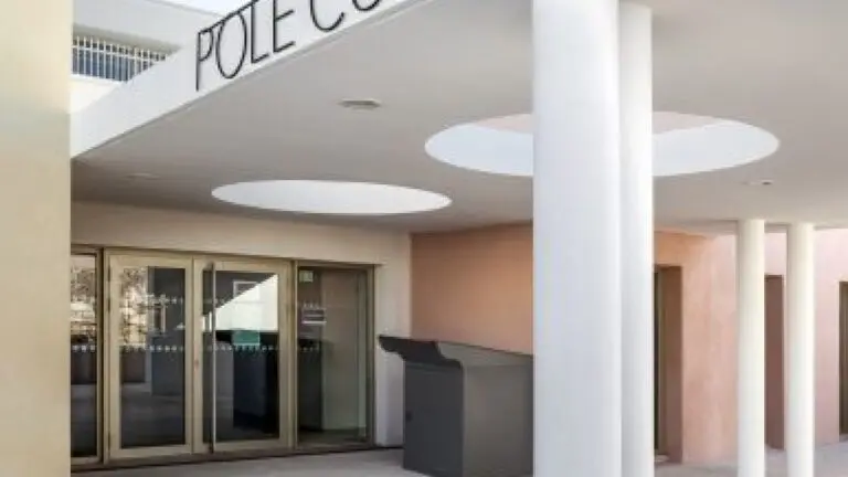 Entrée du Pôle culturel de Cuers