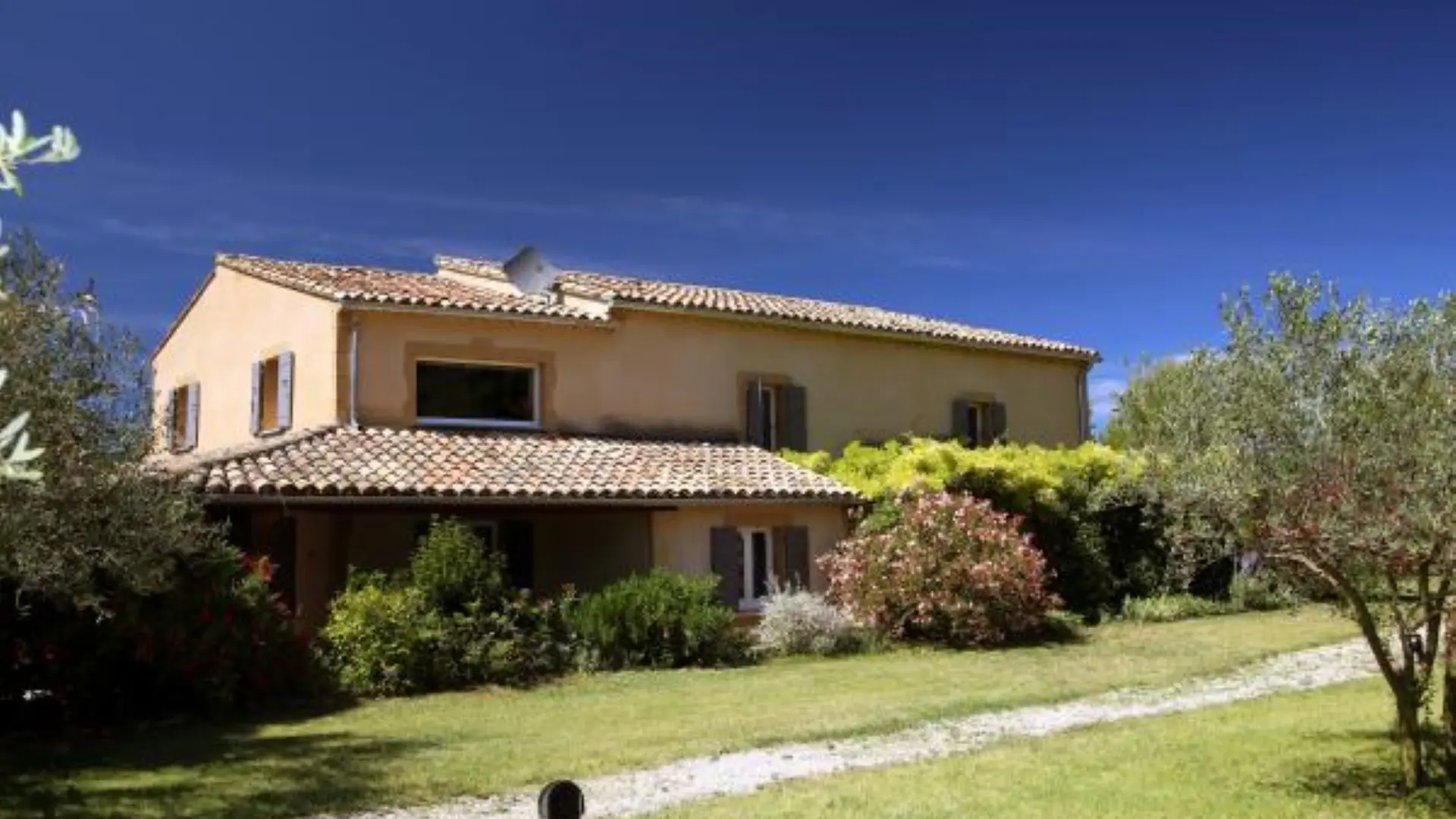 Jardin clos et arboré de 4000m2