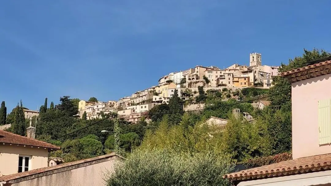 Vue sur le village de St Jeannet