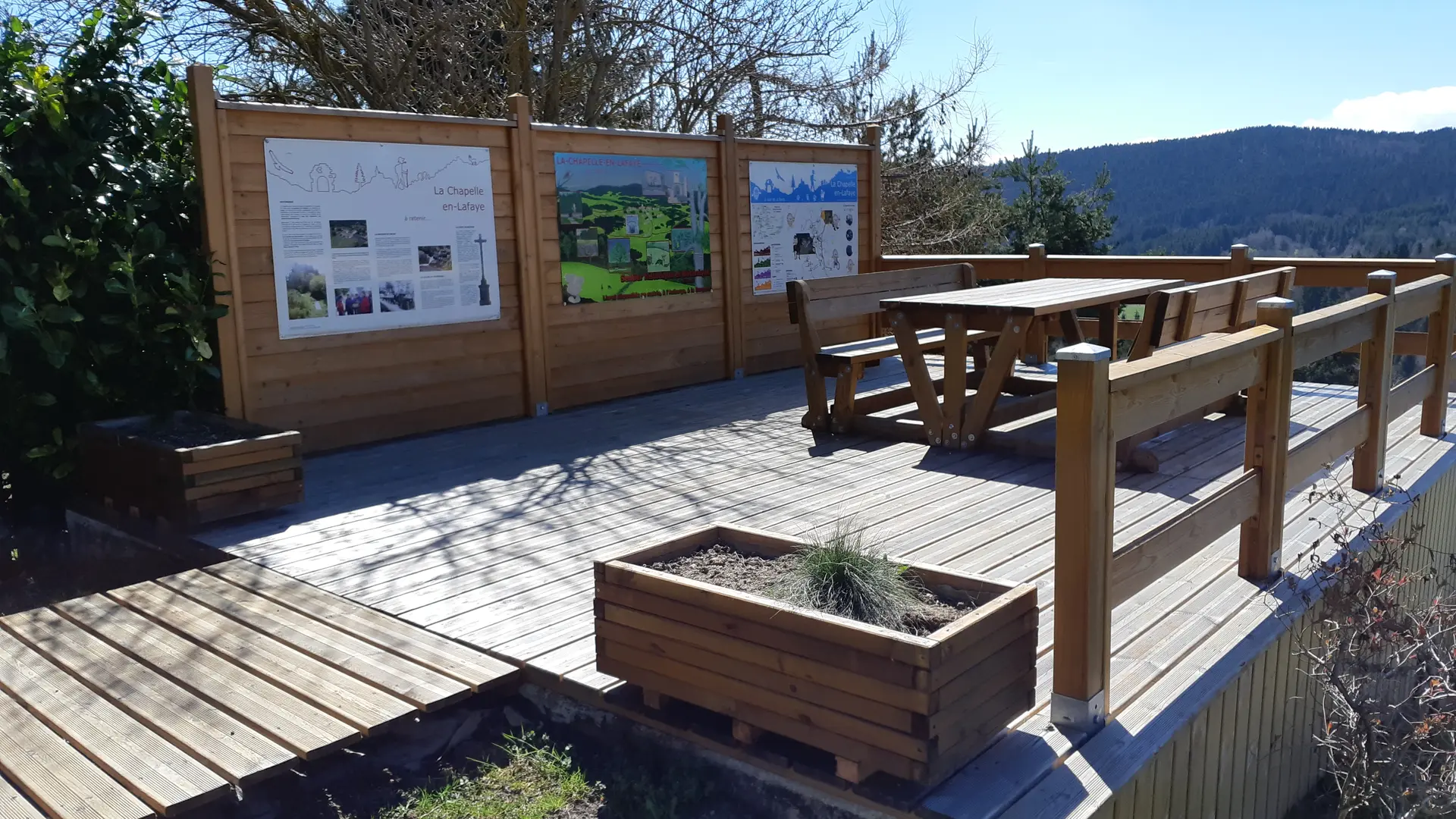 Aire de pique nique à La Chapelle en Lafaye (42380)