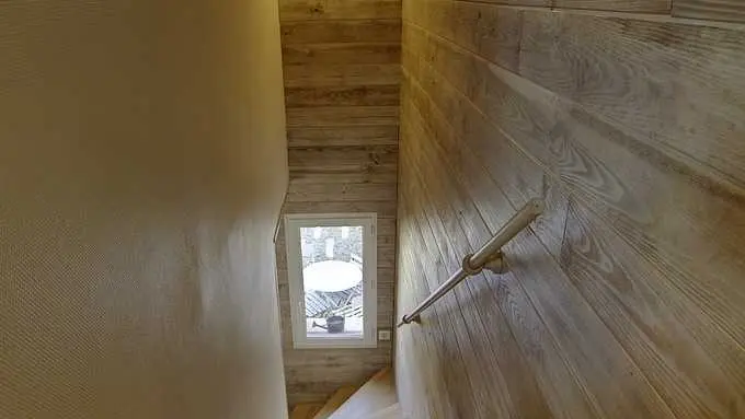 escalier pour accéder à l'étage