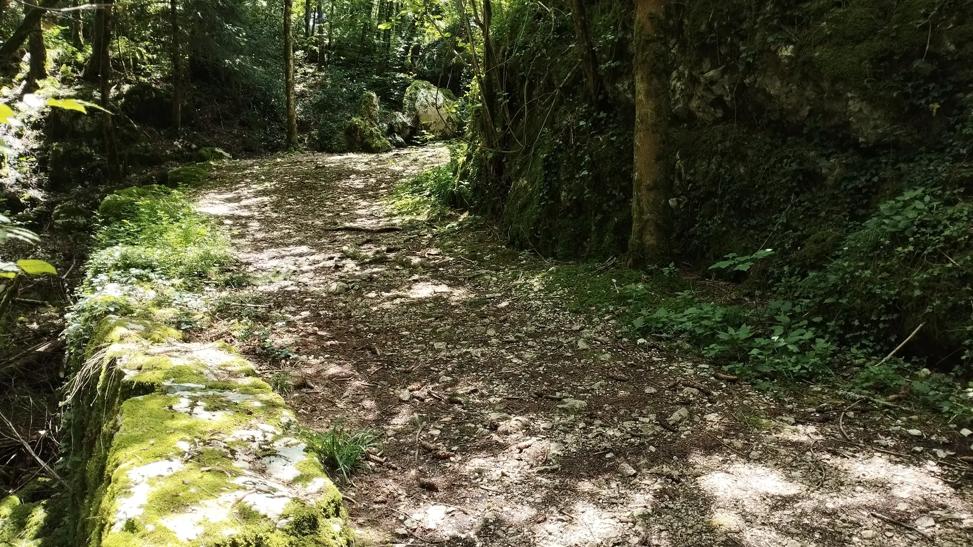 Sentier La Grotte du loup