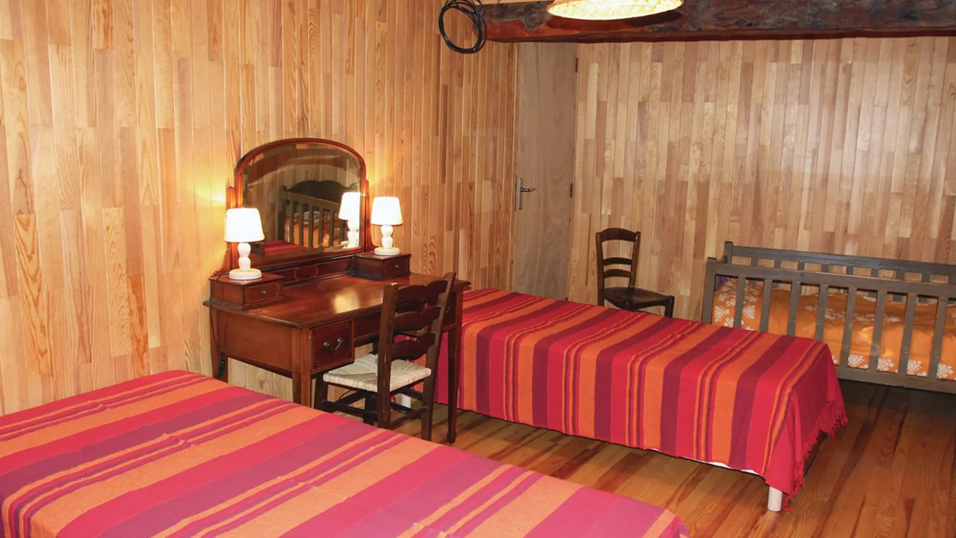 2 lits 1 place, 1 lit bébé