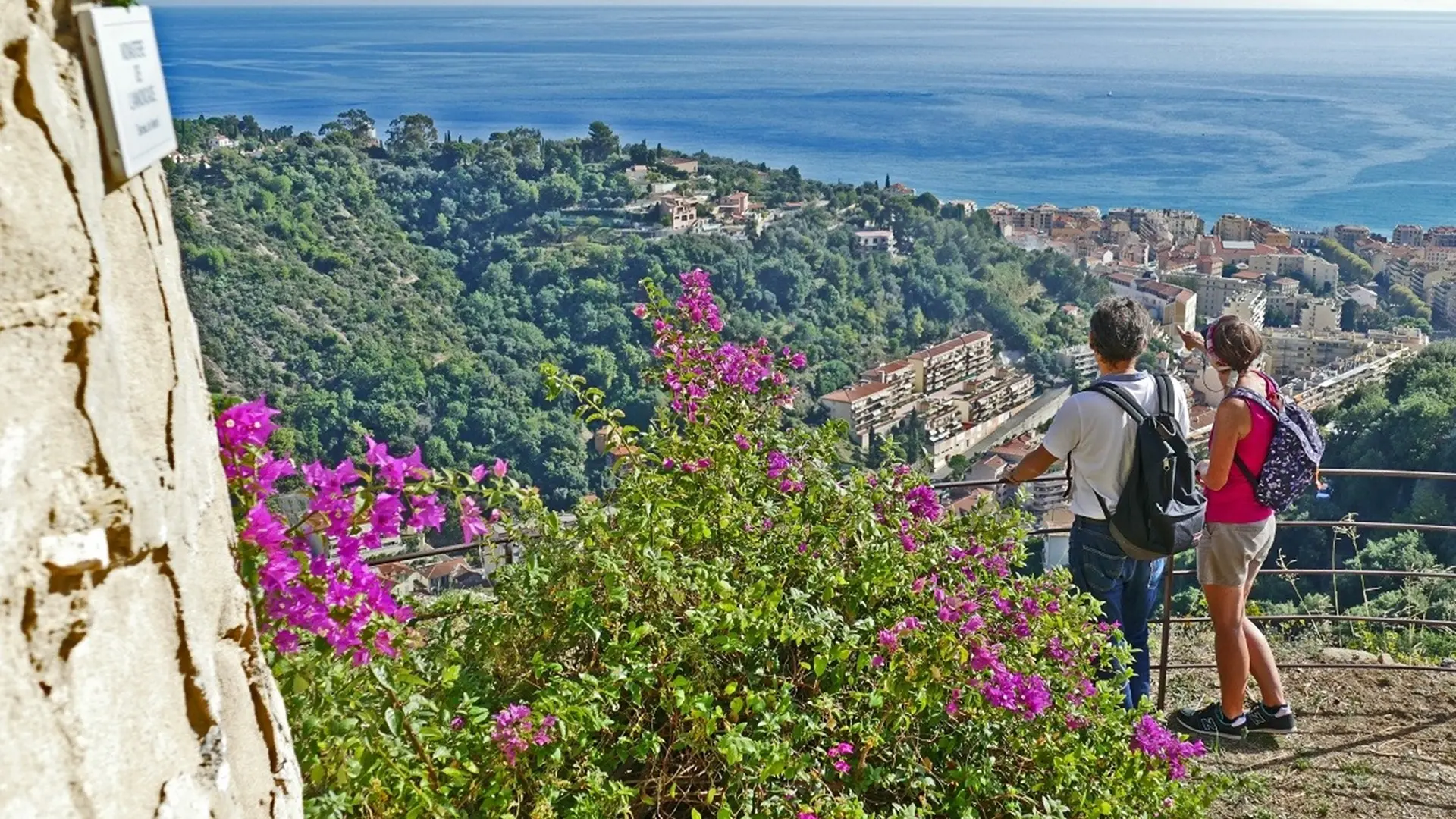 Vue panoramique sur la mer depuis le monastère