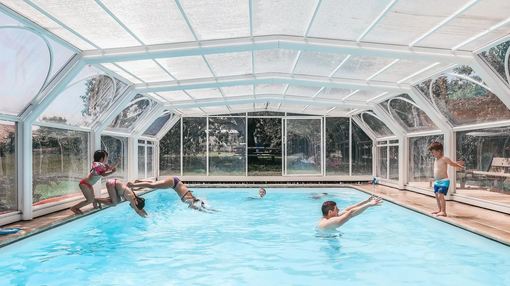 La piscine sécurisée fonctionne de mai à octobre