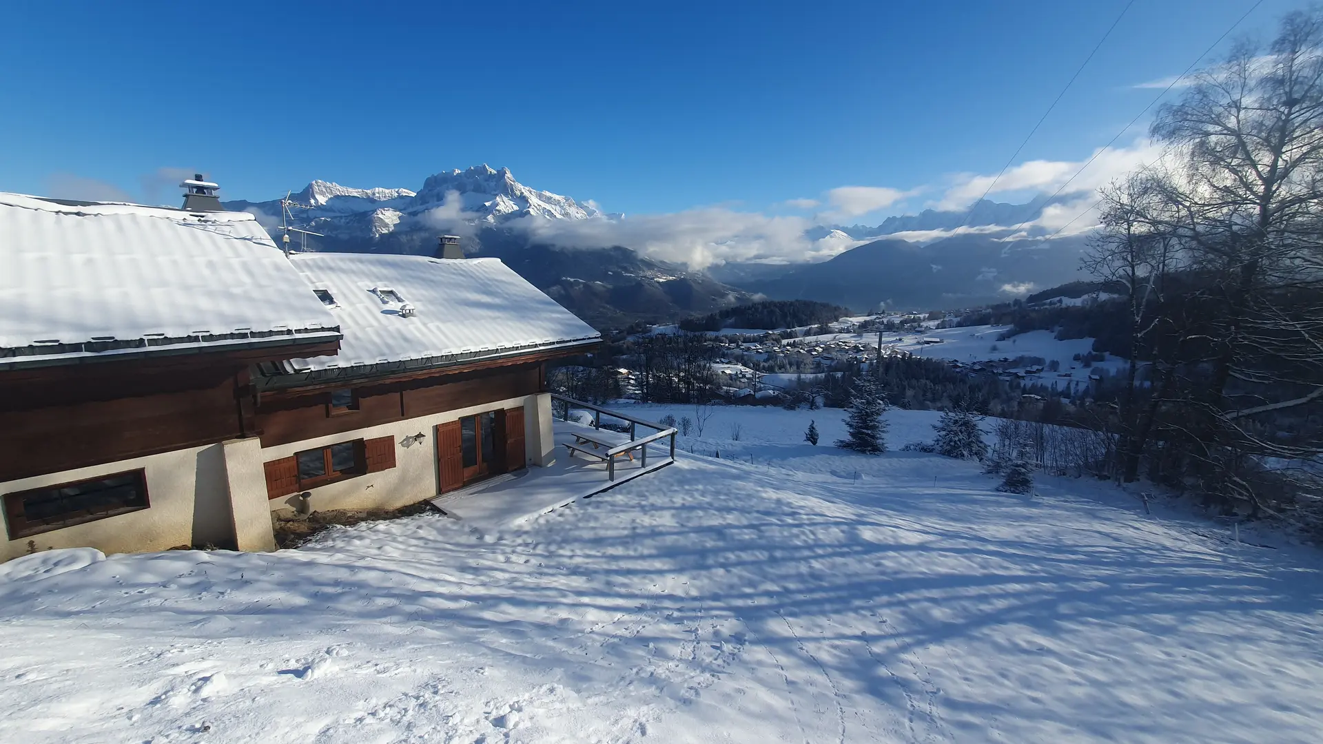 Vue chalet et Aiguille de Warens hiver