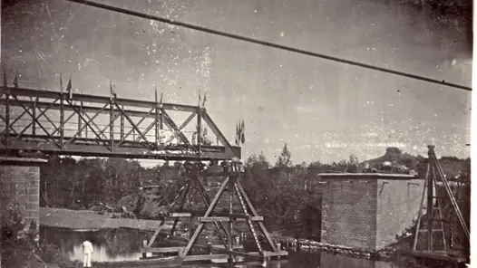 Installation du pont de la Ouegnhi