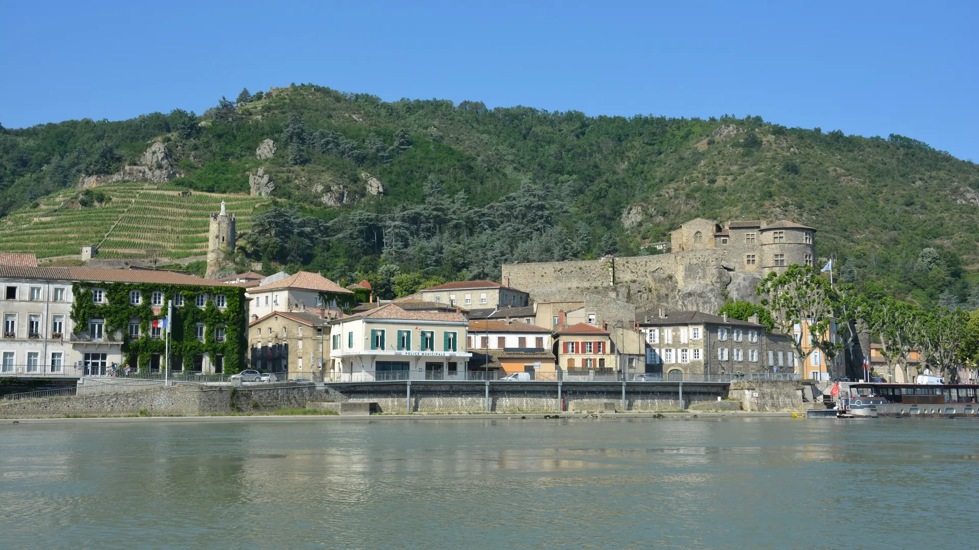 Vue sur le Château de Tournon