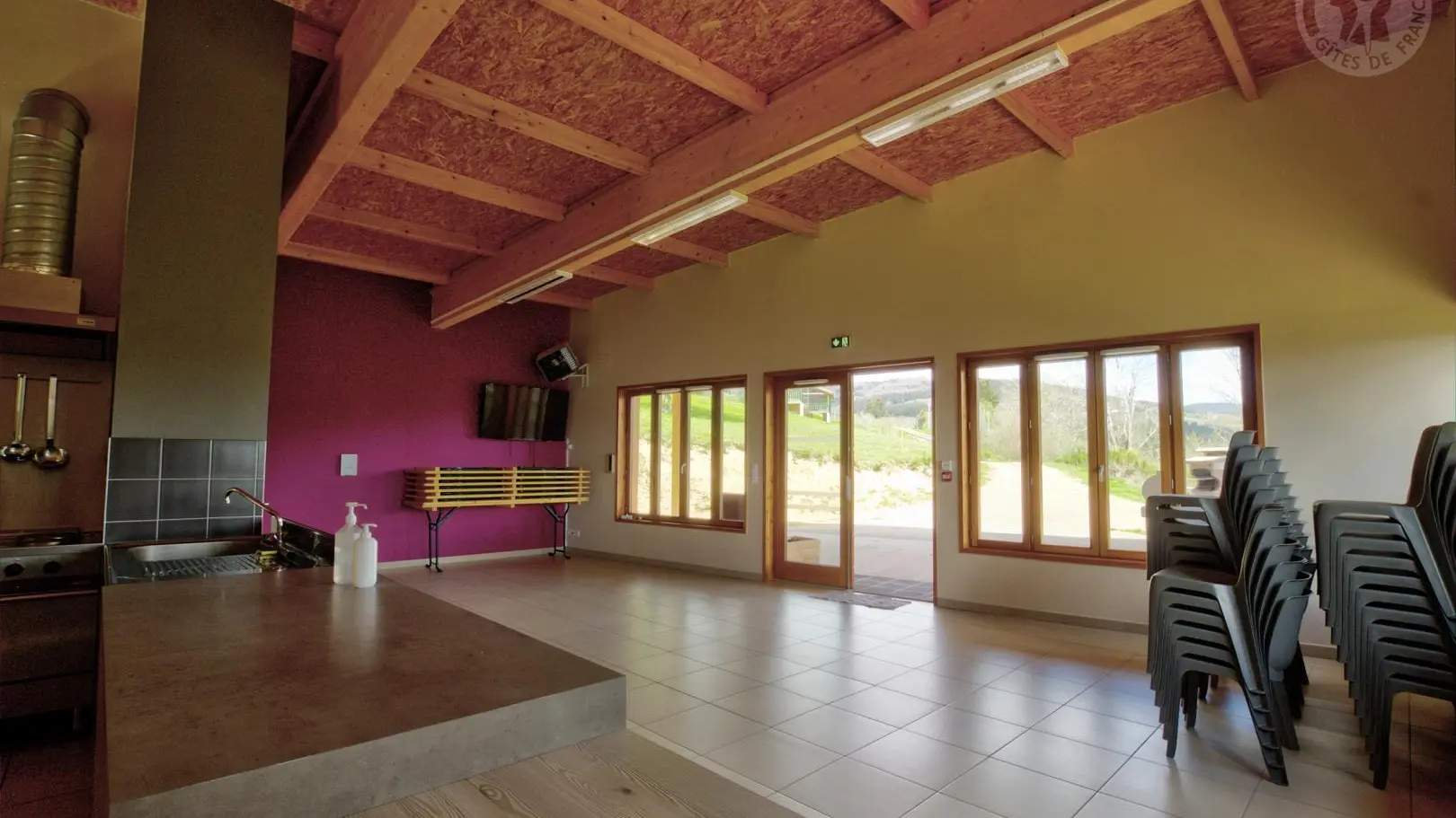 Location de salle possible à partir de 6 chalets réservés.