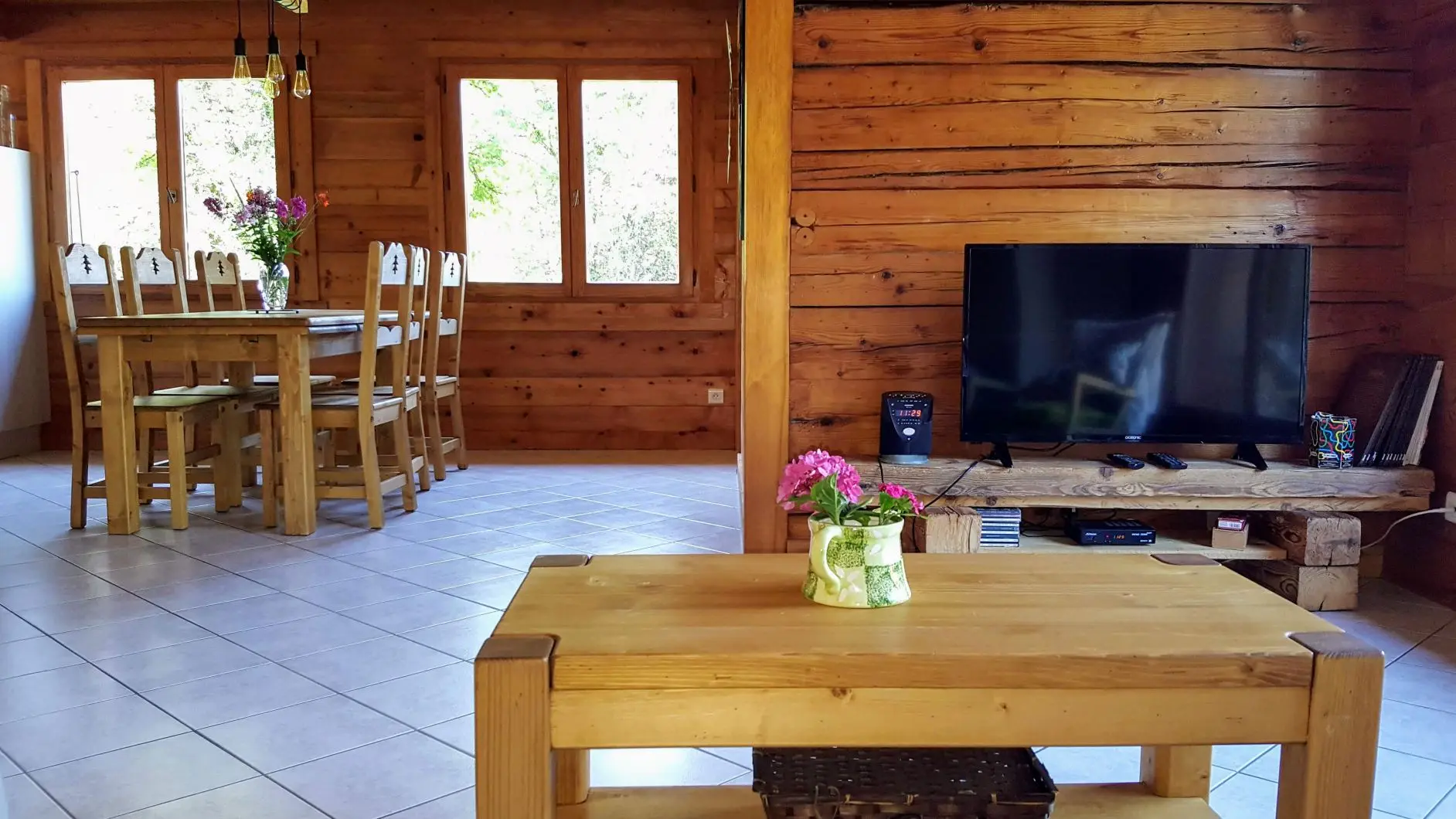 Salon salle à manger - Les Picaillons - Le Gîte - Les Villards-sur-Thônes, Haute-Savoie