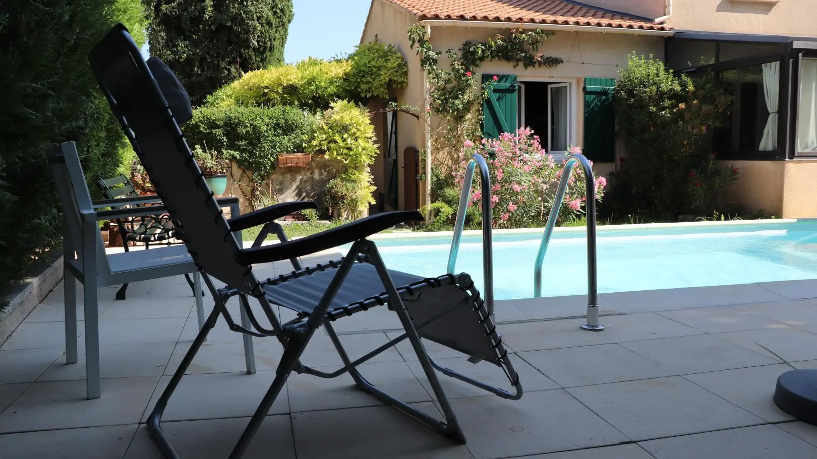 Piscine et coté Sud de l'Oustau dei Aucèus