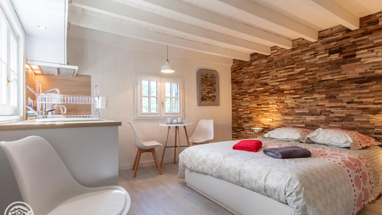 Cuisine, coin repas et chambre