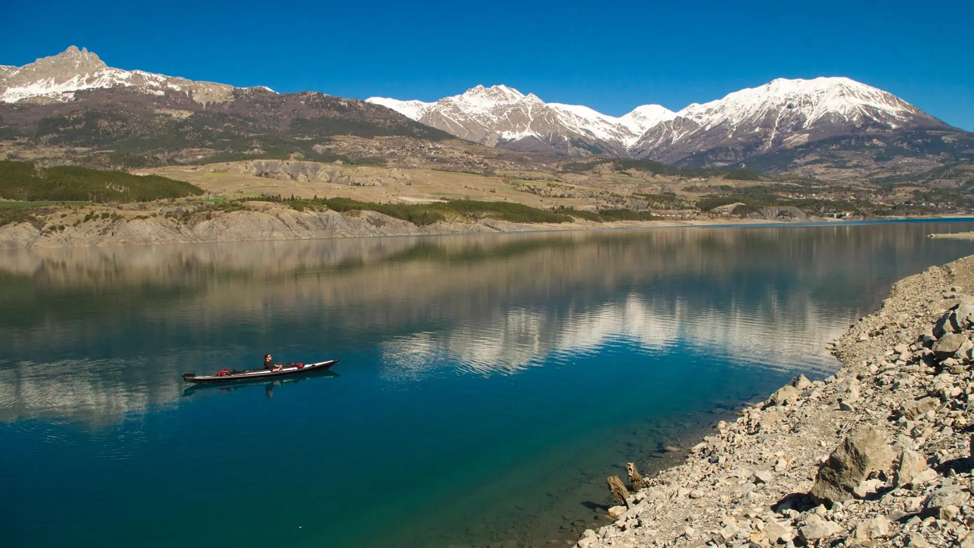 kayak sur le lac de Serre Ponçon