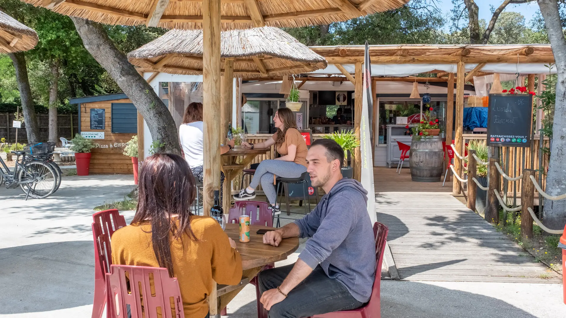 Terrasse extérieure - Restaurant Camping Le Puma