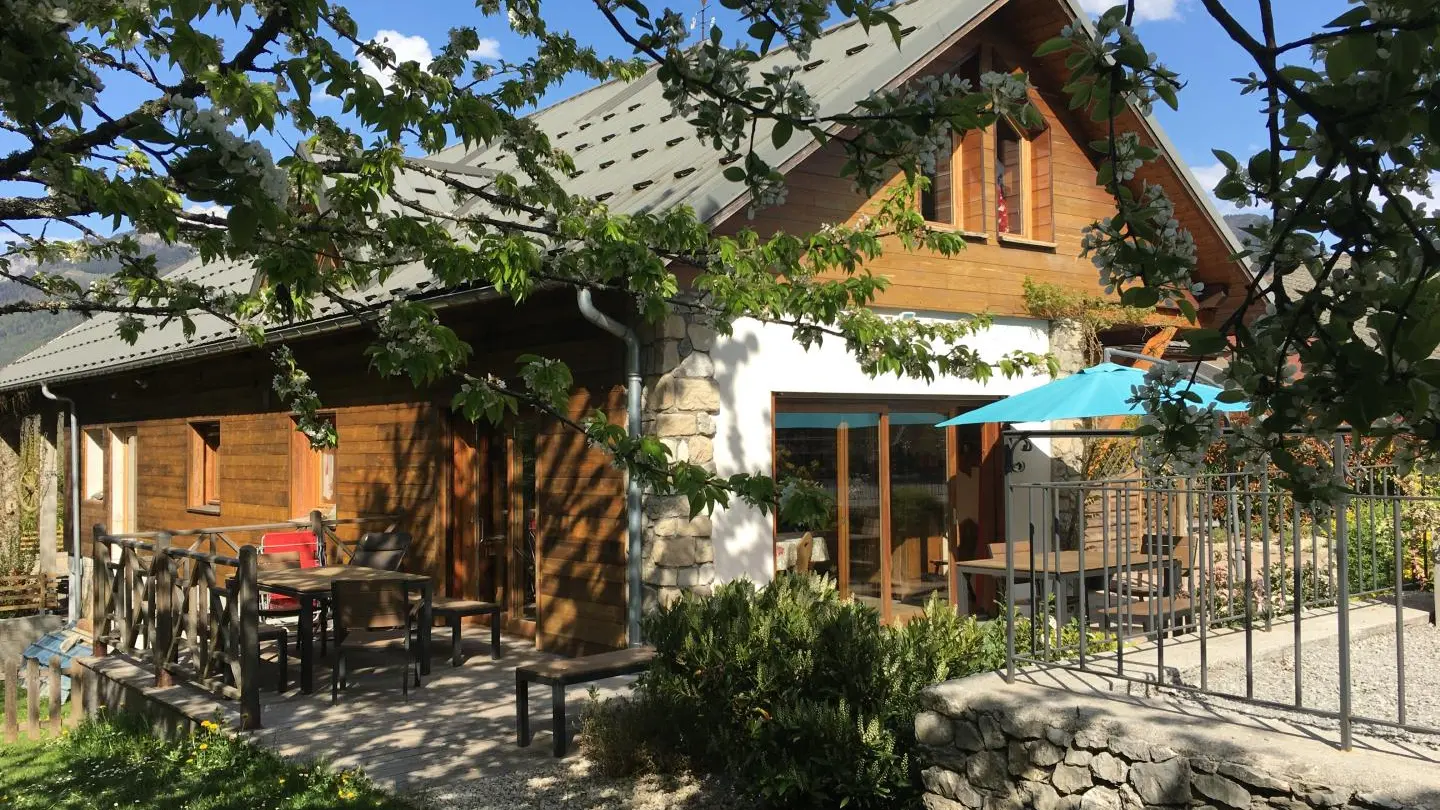 terrasse à l'ouest donnant sur la Bornette