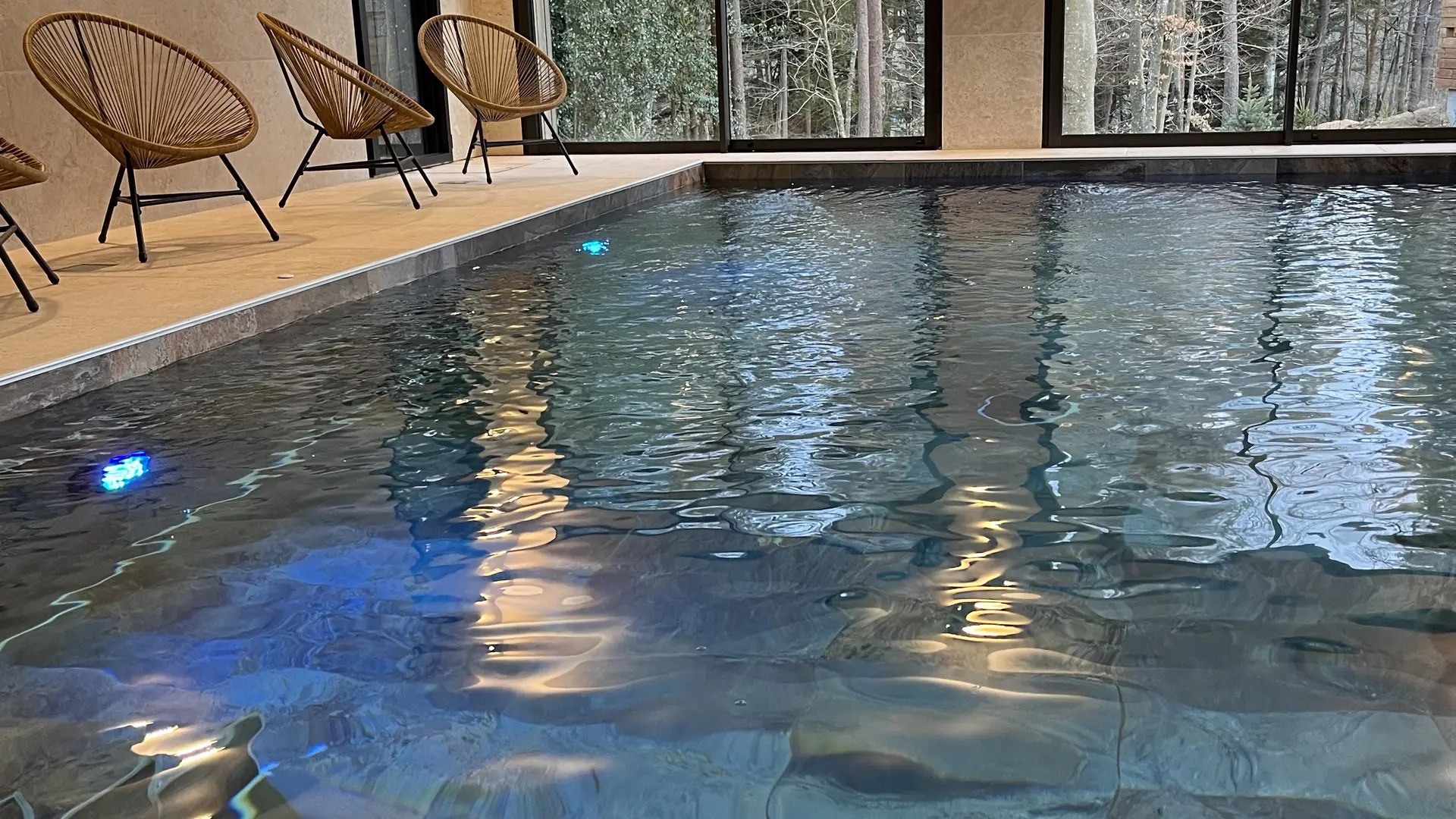 Piscine couverte privatisable