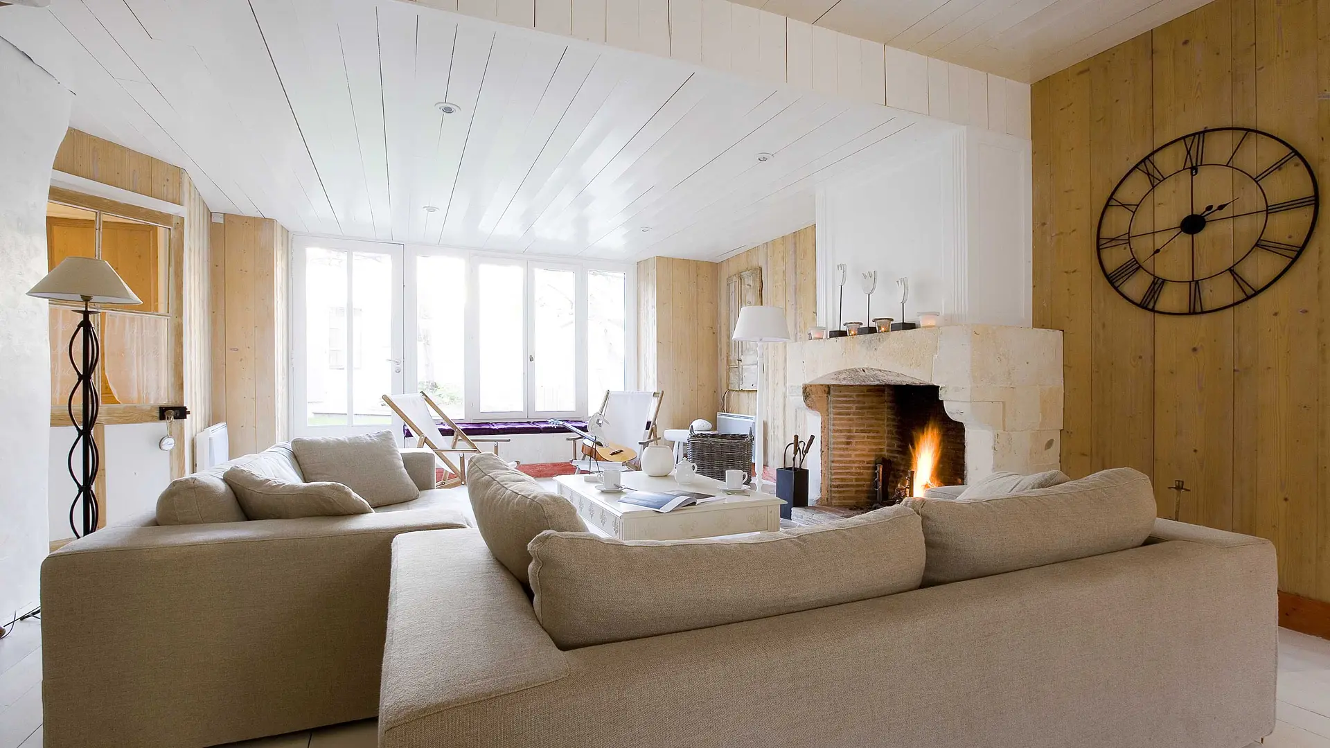 Clos Cothonneau living room