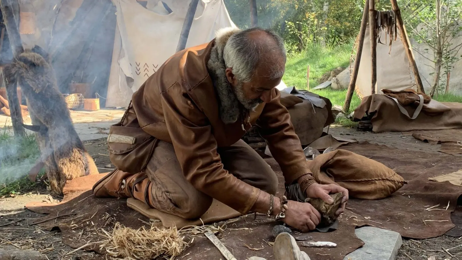 Découvrez les gestes du quotidien de Cro-Magnon !